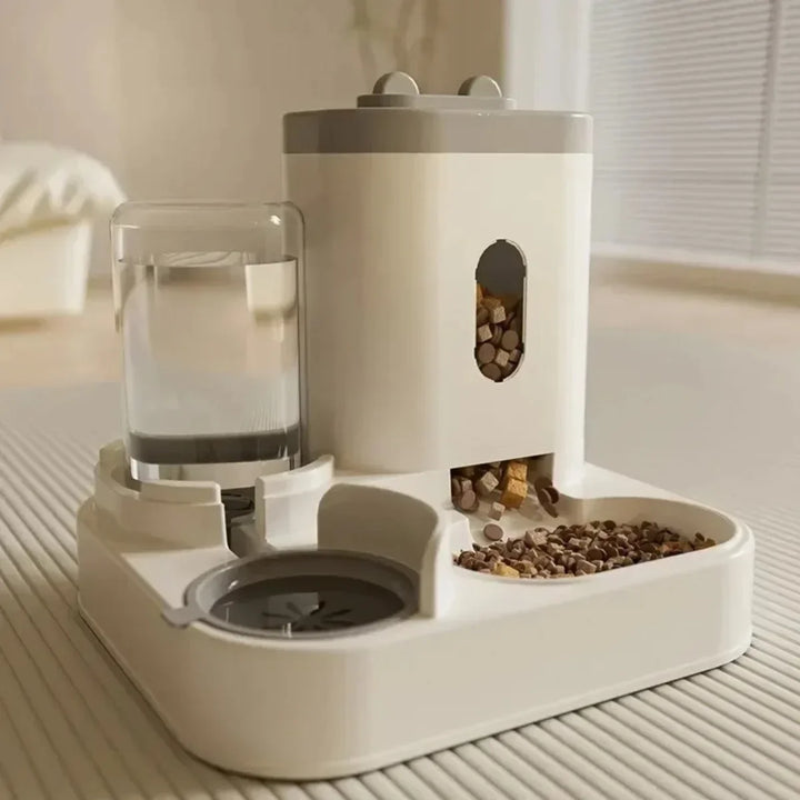 Automatic feeder for dogs and cats