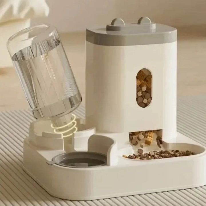 Automatic feeder for dogs and cats